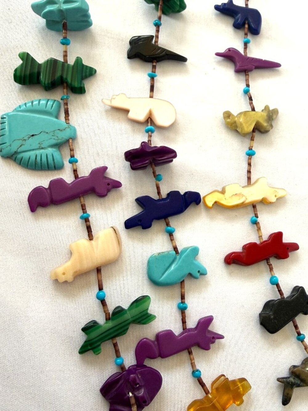 VINTAGE ZUNI ANIMAL FETISH HAND CARVED GEMSTONE HEISHI BEAD 3-STRAND NECKLACE - Picture 10 of 16